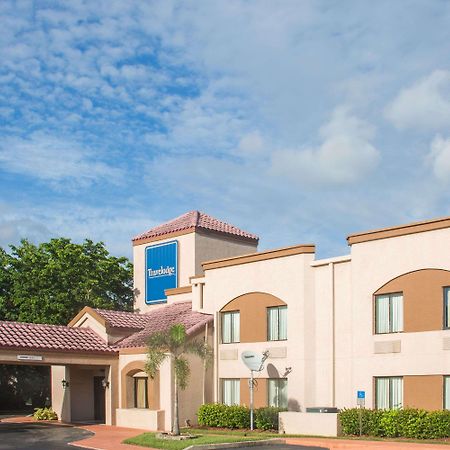 Travelodge By Wyndham Fort Myers Airport Kültér fotó