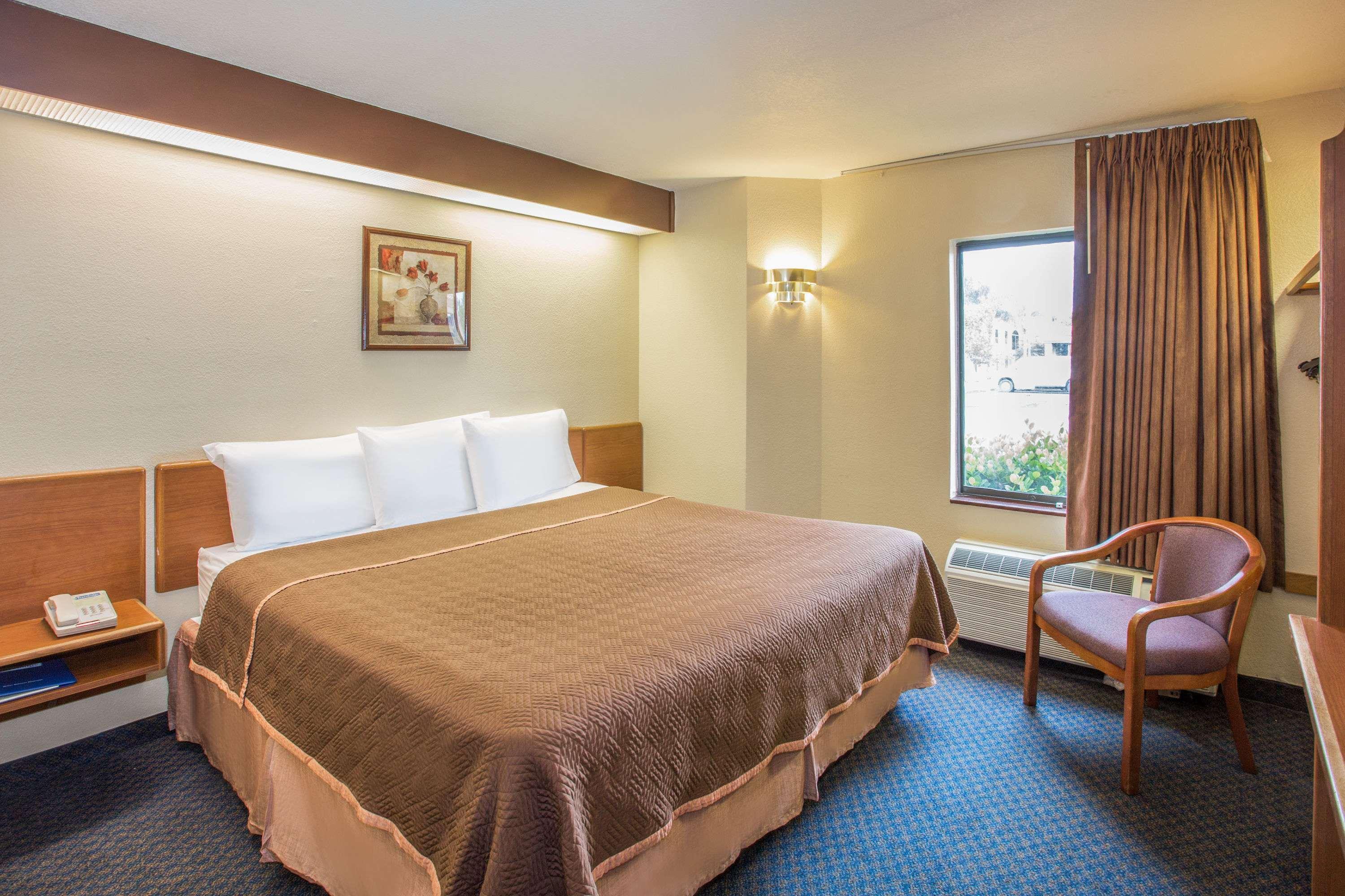Travelodge By Wyndham Fort Myers Airport Kültér fotó